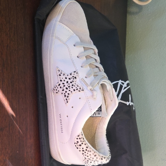 Vintage Havana Women's White and Cream Sneakers - Picture 5 of 5